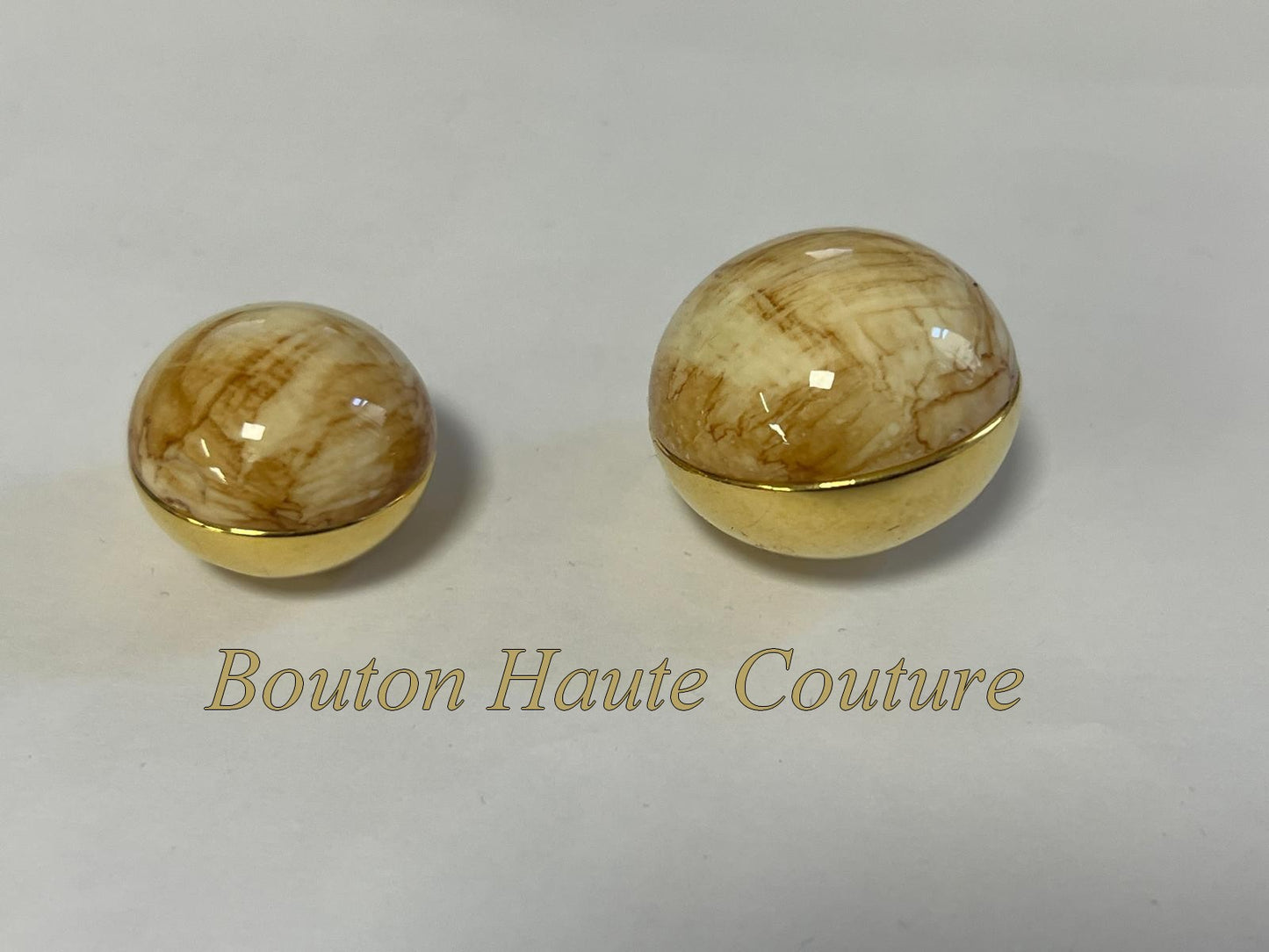 Bouton Dôme Marbré Or Haute Couture – Queue Métal – 22mm / 28mm