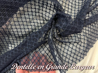Dentelle Brodée Bleu Marine au Mètre 150cm - Motifs Ajourés Haute Couture