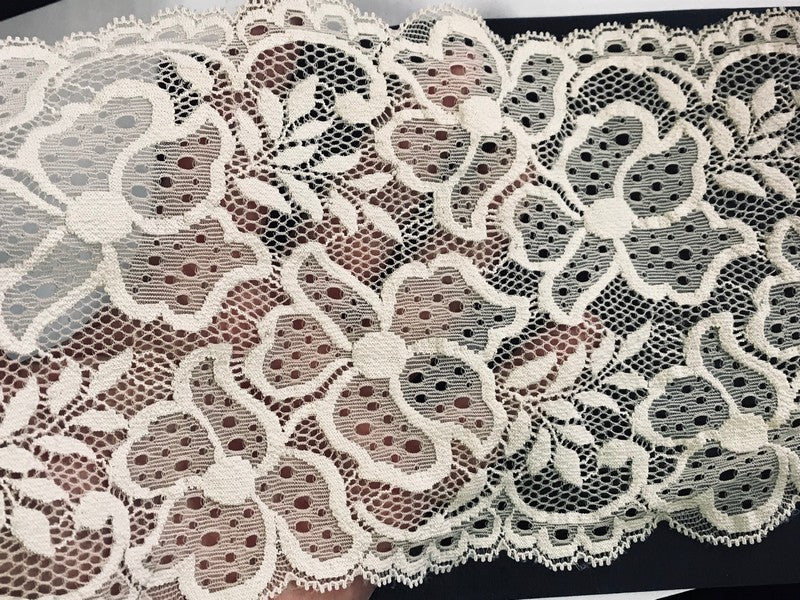 Encaje bordado de licra beige de 14 cm