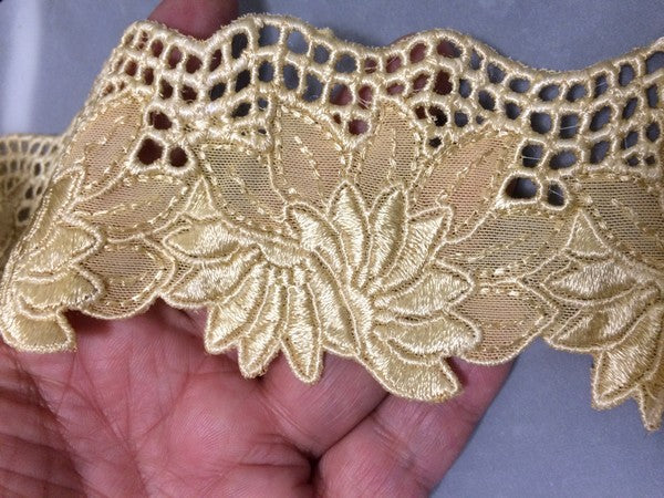 Dentelle Brodé sur Tulle en 6.5 cm de Couleur Jaune paille.