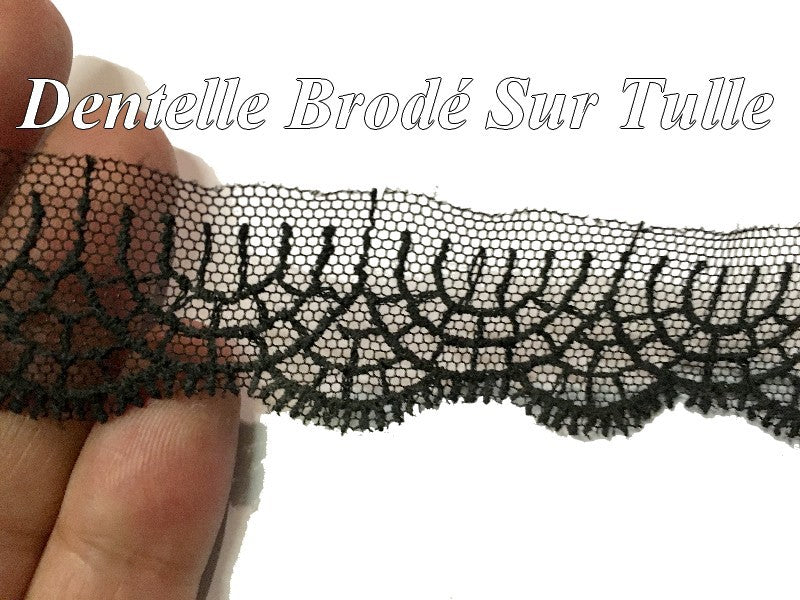 Dentelle Brodé Sur Tulle Résille Noir En 2,5 Cm Pour Lingerie et customisations.