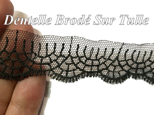 Dentelle Brodé Sur Tulle Résille Noir En 2,5 Cm Pour Lingerie et customisations.