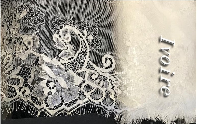 Dentelle Chantilly au Mètre Ivoire: Élégance et Créativité pour Vos Projets de Couture et de Customisation"