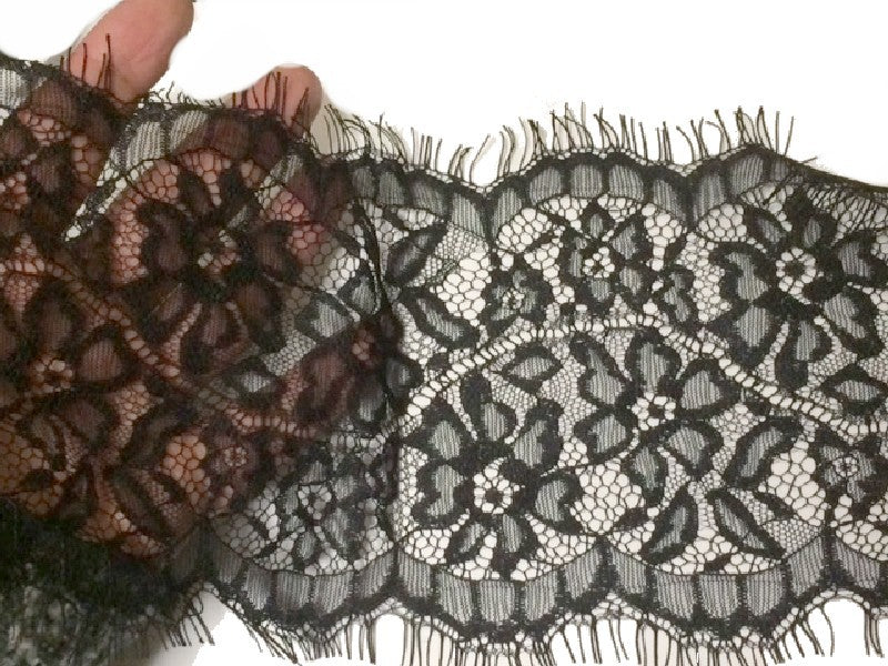 Dentelle Chantilly  En 14 Cm  A Coudre Noir.