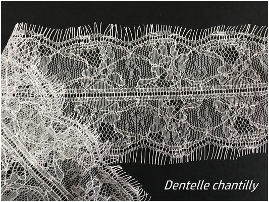 "Dentelle Chantilly en 8 cm blanche Couture au mètre : Un raffinement pour vos créations"