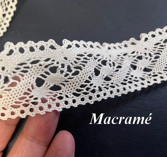 Encaje Puy en 35 mm beige claro por metro para coser para personalizaciones.