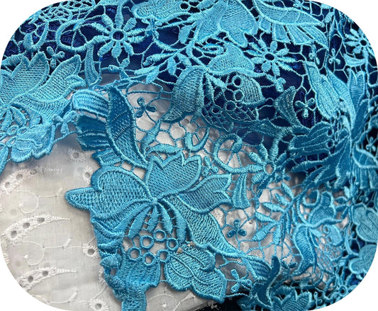 Dentelle Guipure Turquoise au Mètre : L'Élégance en Grande Largeur pour Vos Créations