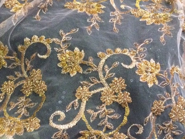 Dentelle Perlée Au Mètre En Couleur Saumon Ornée De Fleurs Or, En Grande Largeur.