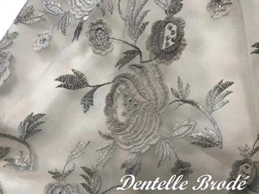 Dentelle Tissu Brodé Argenté Couture Sur Tulle Résille Argent Orné De Motifs Fleurs brodé argent