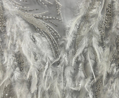 Dentelle Tissu Ivoire Perlée Ornée de Plumes sur Tulle – Tissu Mariage Haute Couture 145 cm