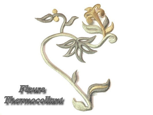 Iron-on flower-shaped patch badge for decoration and customization.