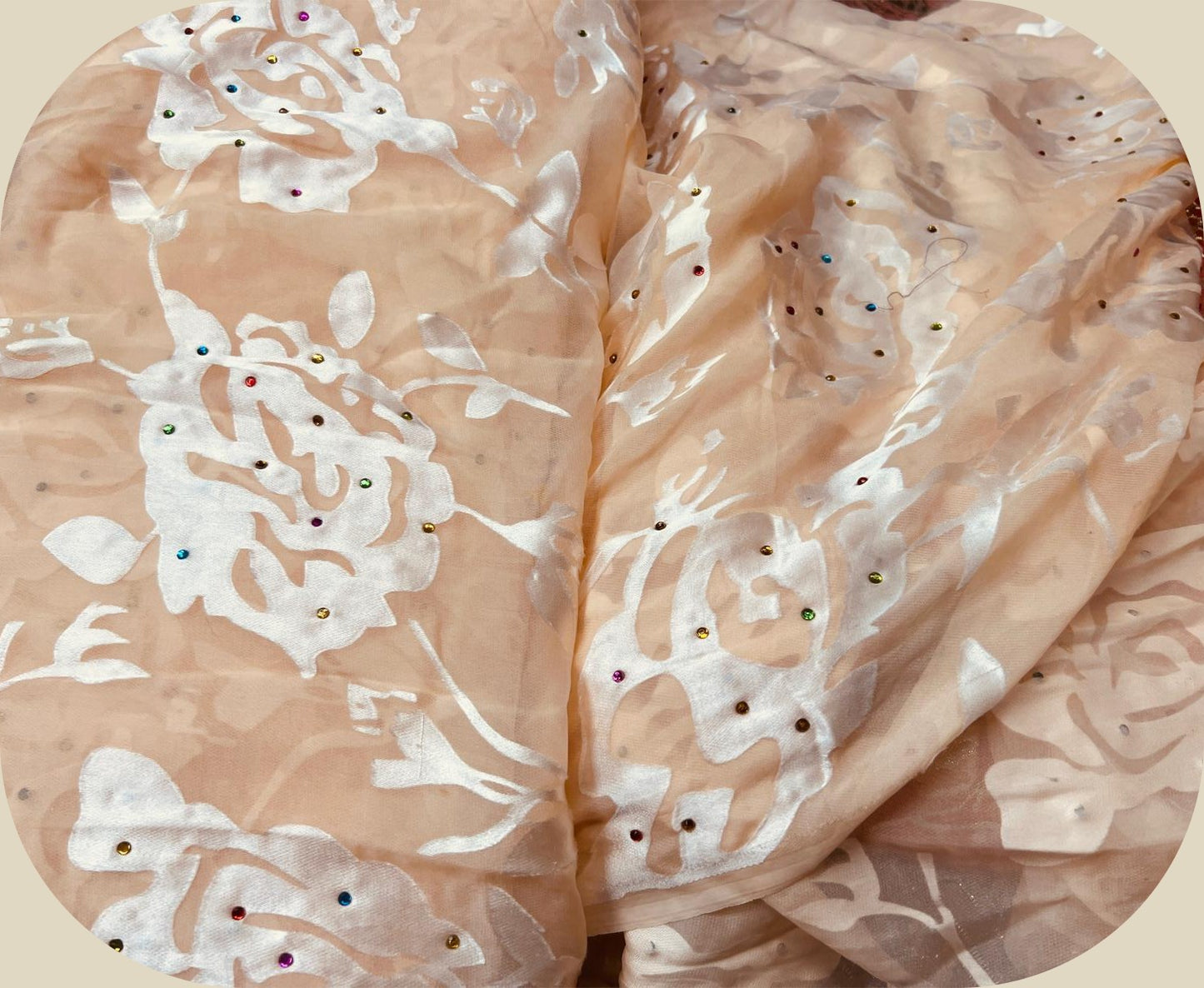 Mousseline Devoré en soie Saumon Clair Ornée de Strass – Haute Couture