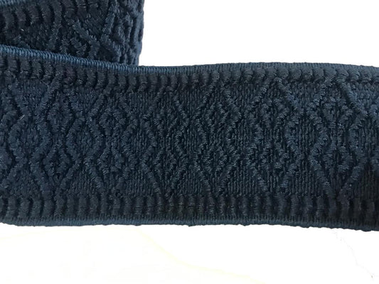 "Elastique plat brodé bleu indigo 4 cm : Ajoutez une touche de style unique à vos créations."