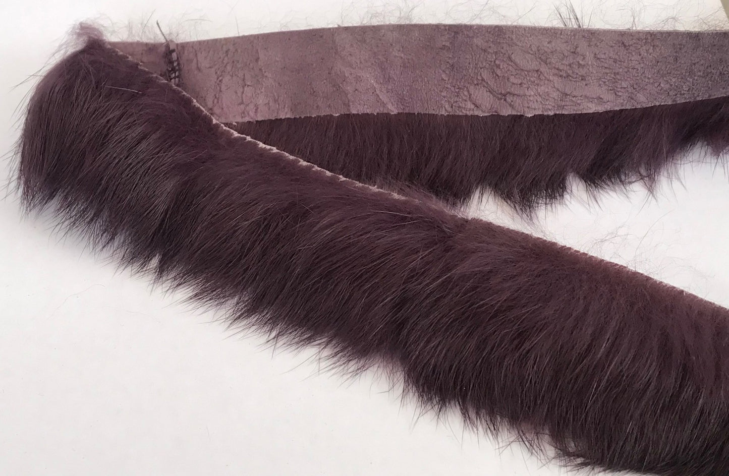 "Élégance naturelle : Ruban en Poil de Lapin Violet, Doux et Raffiné"