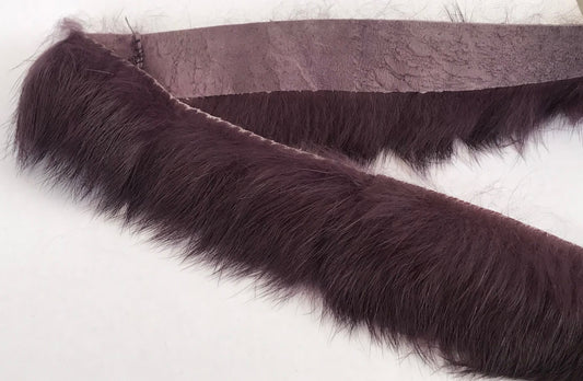 "Élégance naturelle : Ruban en Poil de Lapin Violet, Doux et Raffiné"