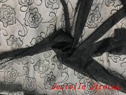 "Élégante dentelle lycra brodée de motifs floraux : une largeur généreuse pour des créations raffinées en noir."
