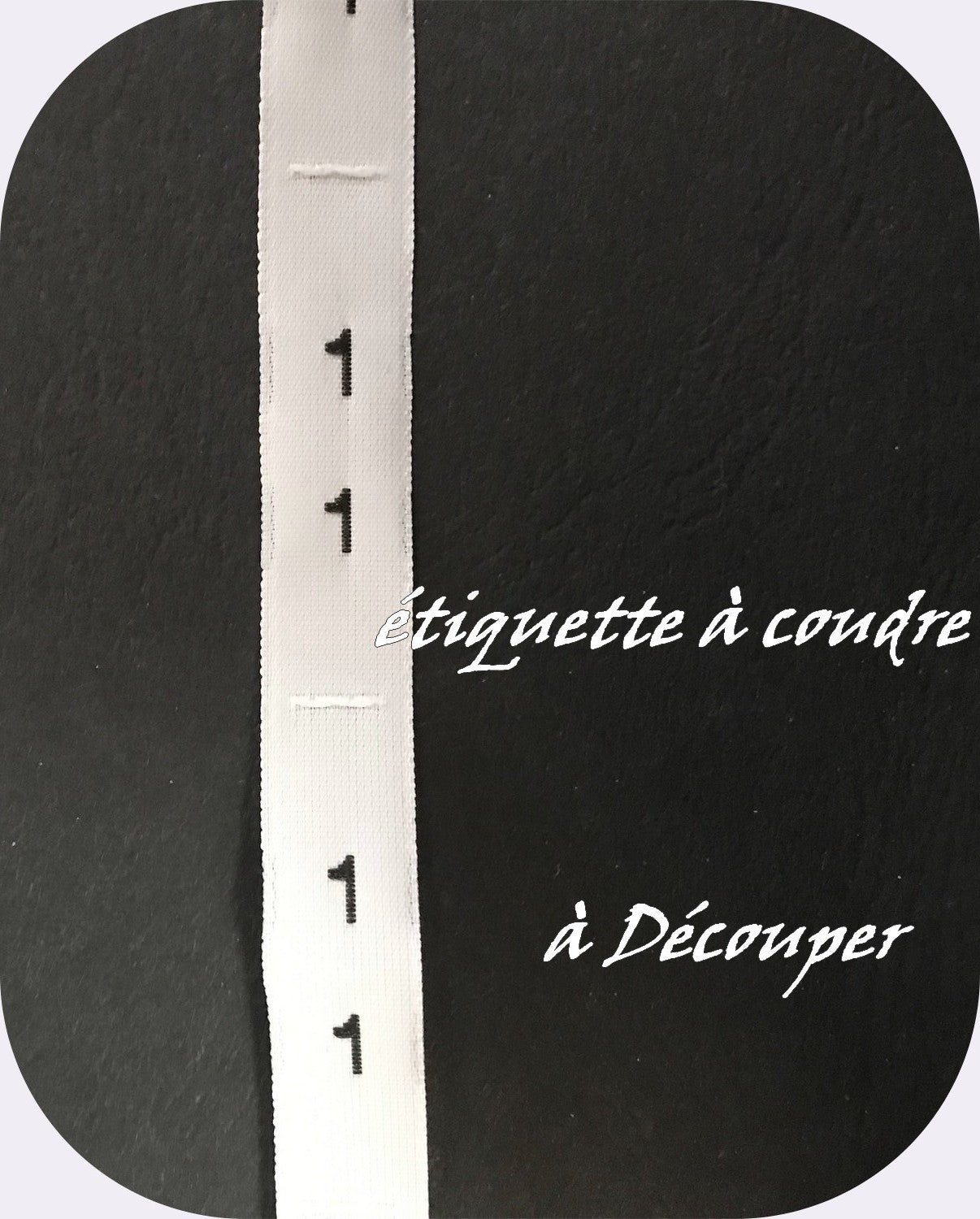 Etiquette De Vêtements Blanches " Taille 1 " Par 100 Pièces  A Coudre, Contexture Pour Confection.