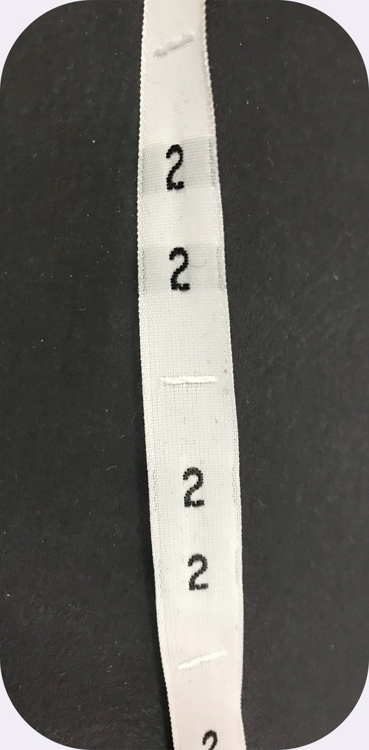 Etiquette De Vêtements Blanches " Taille 2" Par 100 Pièces  A Coudre, Contexture Pour Confection.