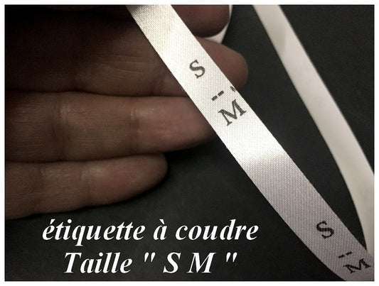 Etiquette De Vêtements " S M "   Par 1000 Pièces A Coudre De Composition Textile , Contexture Pour Confection.