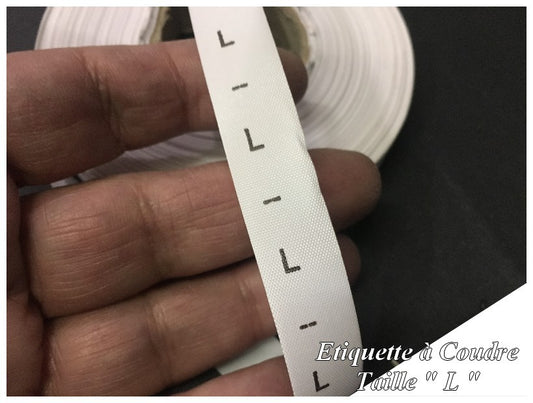Etiquette De Vêtements Taille " L "   Par 1000 Pièces A Coudre De Composition Textile , Contexture Pour Confection.