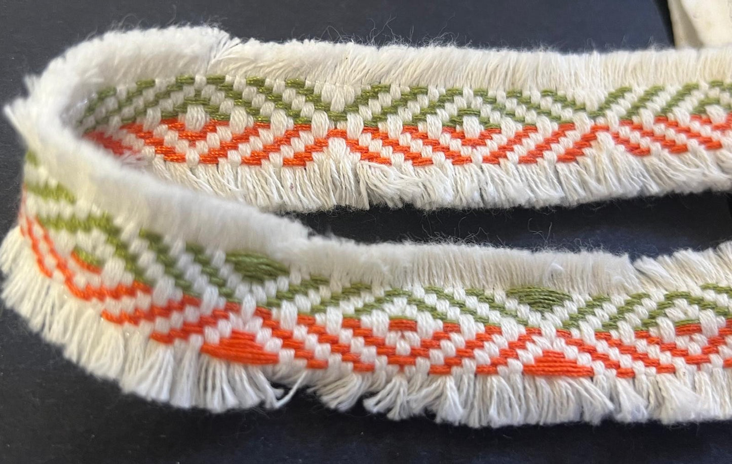 Ethnic embroidered cotton braid with fringes – Orange and green geometric patterns – Width 25 mm – Sold by the meter