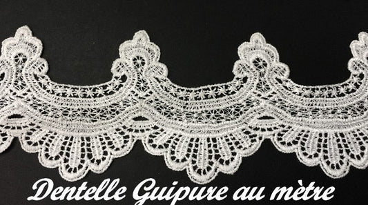 Guipure Lace Trim by the Meter in 11 cm White, Scalloped for Customizations and Decorations.