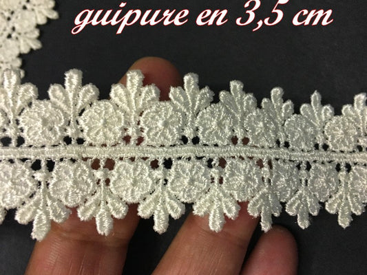 Guipure Lace Trim by the Meter in 3.5 cm Ecru in Flower Patterns for Customizations and Decorations