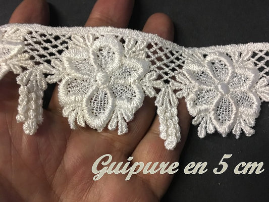 Guipure Lace Trim by the Meter in 5 cm Ecru, in Flower Patterns for Customizations and Decorations.