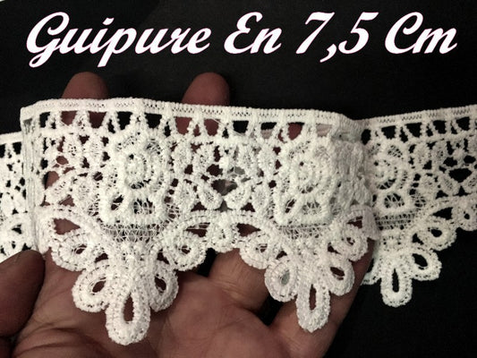 Guipure Lace Trim by the Meter in 7.5 cm White with Flower Patterns for Customizations and Decorations.