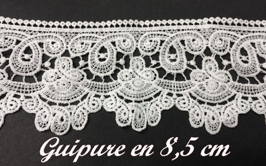 Guipure Lace Trim by the Meter in 8.5 cm White Scalloped in Flower Patterns for Customizations and Decorations.