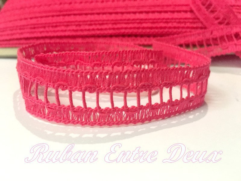Galon Entre deux Au Mètre Fuchia Fluo En Jour Echelle  de 2 cm A Coudre Pour Vetements coudre