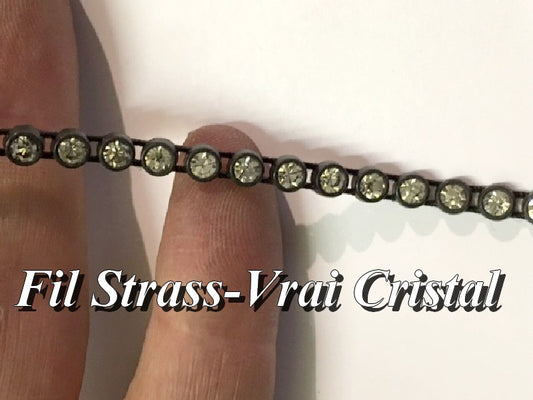 Galon Fil Strass Au Mètre En cristal Blanc 4mm Sur Support Noir.