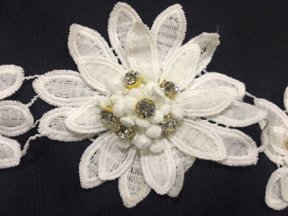 Galon Fleurs Au Mètre En Coton Blanc Orné De Strass Cristal  Pour Robes de Mariages, Cérémonies et  Customisations De vetements.