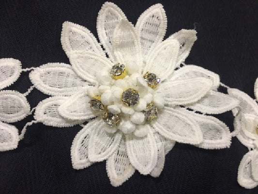 Galon Fleurs Au Mètre En Coton Blanc Orné De Strass Cristal  Pour Robes de Mariages, Cérémonies et  Customisations De vetements.