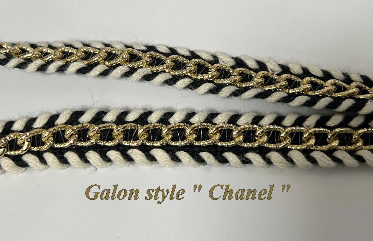 Galon Prestige Style " Chanel " - Élégance Haute Couture Noir, Blanc & Doré" .