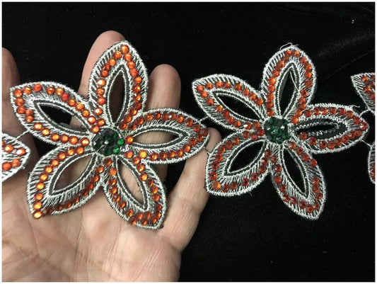 Galon Ruban Brodé En fome D'Etoile Argenté En Strass  rouge et vert Pour Décorations Caftans Et Customisations.