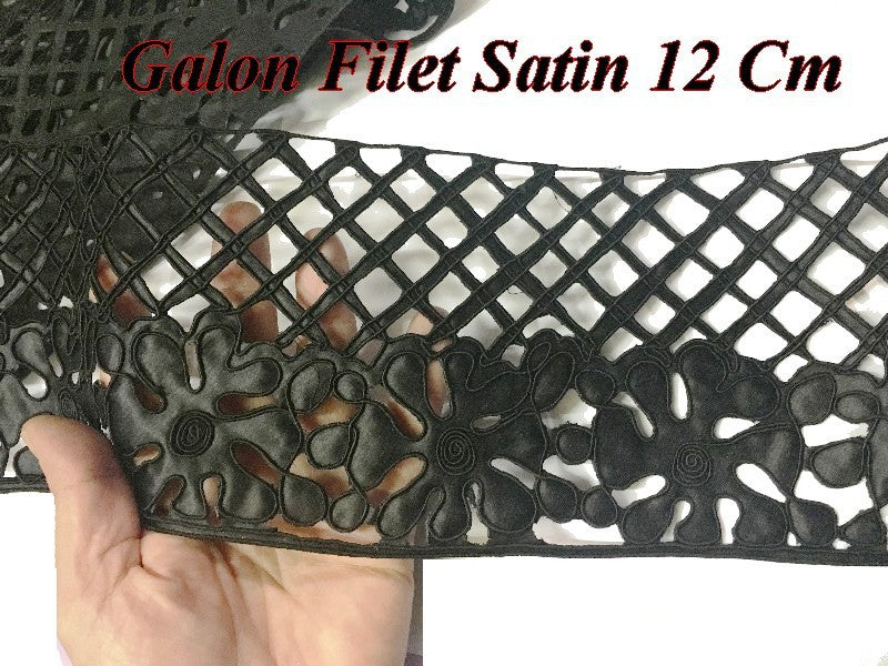 Galon Ruban En  Filet  Satin En Motif Fleurs Brodées  En 12 cm Noir Pour customisations.