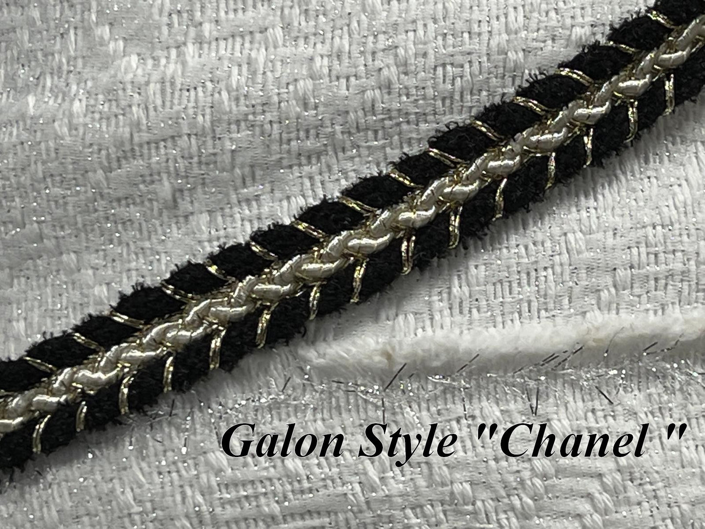 Galon Style " Chanel " Haute Couture – 14 mm avec Fil Doré - Élégance Haute Couture Noir, Blanc & Doré" .