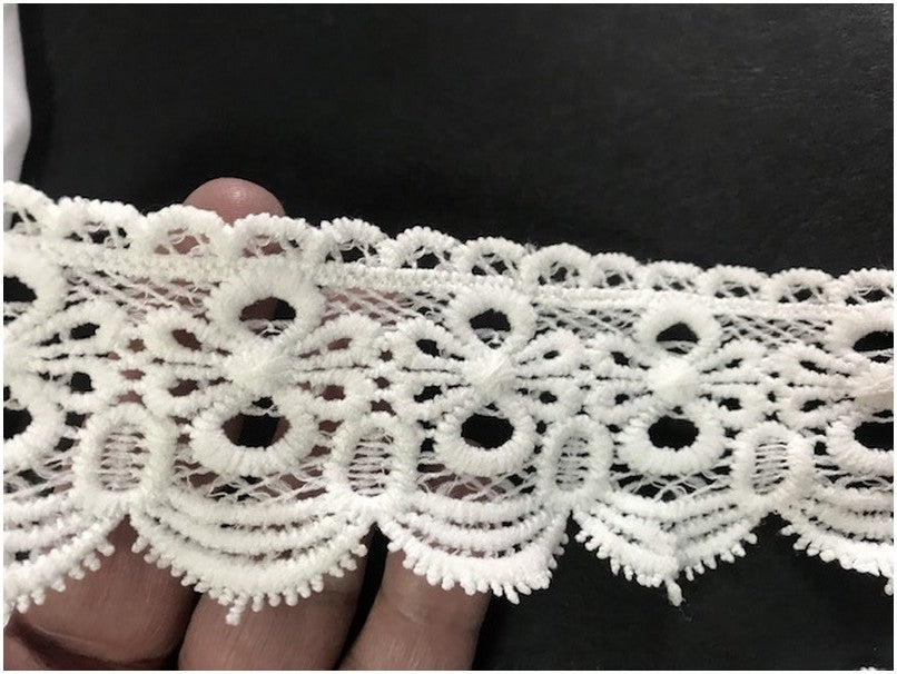 White guipure by the meter in 5.5 cm to sew for creative hobbies.