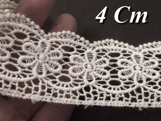 Guipure by the meter in 4 cm white to sew for creative hobbies.