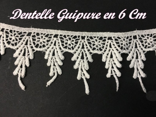 Guipure by the meter in 6 cm white with fringe.