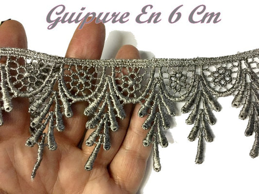 Guipure by the meter in 6 cm in gray color to sew in fringe.