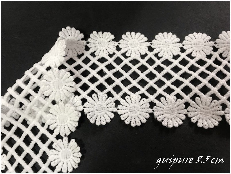Guipure by the meter in between two by the meter in 8.5 cm Cm White for the customization and decoration of clothes.