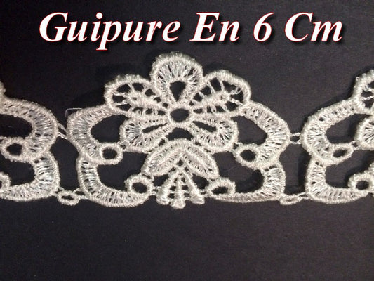 Guipure by the meter in flower pattern in 6 cm ecru to sew customizations.