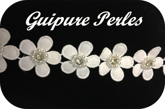 Guipure Marguerite Au Mètre En Blanc Orné De Perles Et Strass Pour Robes de Mariages, Cérémonies et  Décorations