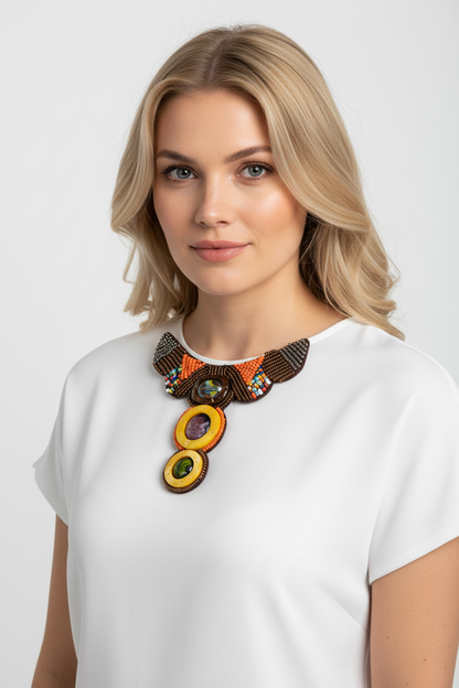 Patch perles porté en collier ethnique - inspiration mode