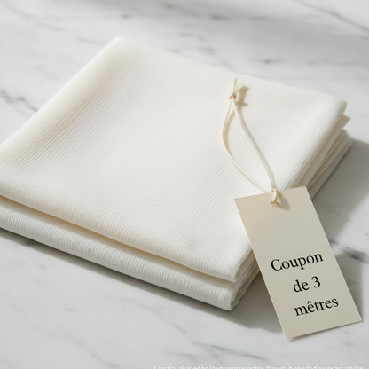 Coupon de 3 mètres de mousseline de soie ivoire plié avec étiquette — Ivory silk chiffon fabric coupon 3 meters folded with label tag
