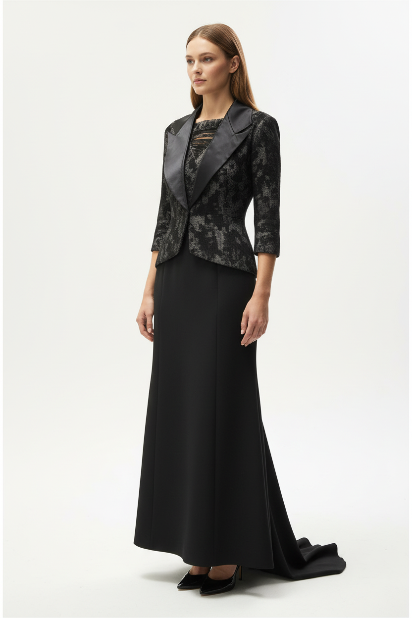 Col satin noir sur robe élégante - encolure smoking
