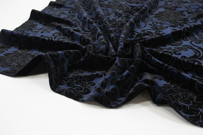 Velours imprimé noir et bleu marine 145 cm motif floral jacquard - Tissu haute couture luxe
