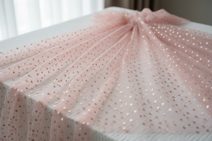 Tulle plumetis vieux rose 145 cm avec pois brodés - Tissu romantique premium